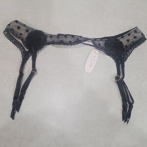 NWOT Victoria’s Gray and Black Polka-dot Floral Lace Garter Belt in Size XS/S